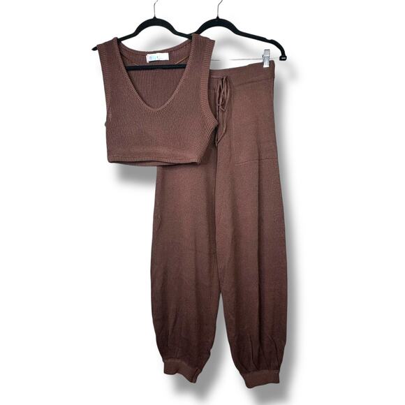 Free People Beach NWOT Living In Dark Brown Knit Lounge Tank & Jogger Pant Set - Picture 2 of 9